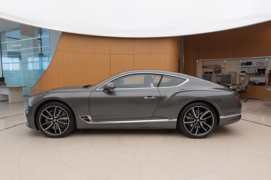  Bentley Continental GT W12 2020 года  (UAE) (фото 5 из 10)
